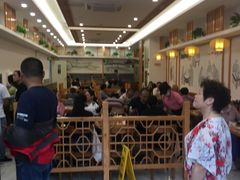 等位区-小姜锅贴(凤凰街店)