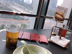 靠窗位-蝴蝶里·粤菜·点心(滨江龙湖店)