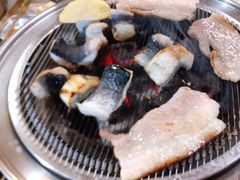 -围炉肉舍•炭烤活鳗•丹东海鲜烤肉(步行街店)