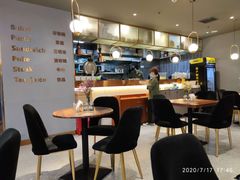 -POKEE VIA&Brunch·维娅(重庆来福士店)