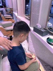 -PE SALON 