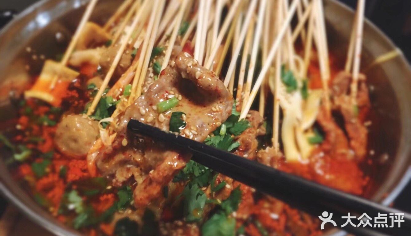 图片是我自己在家制作冷锅串串的过程