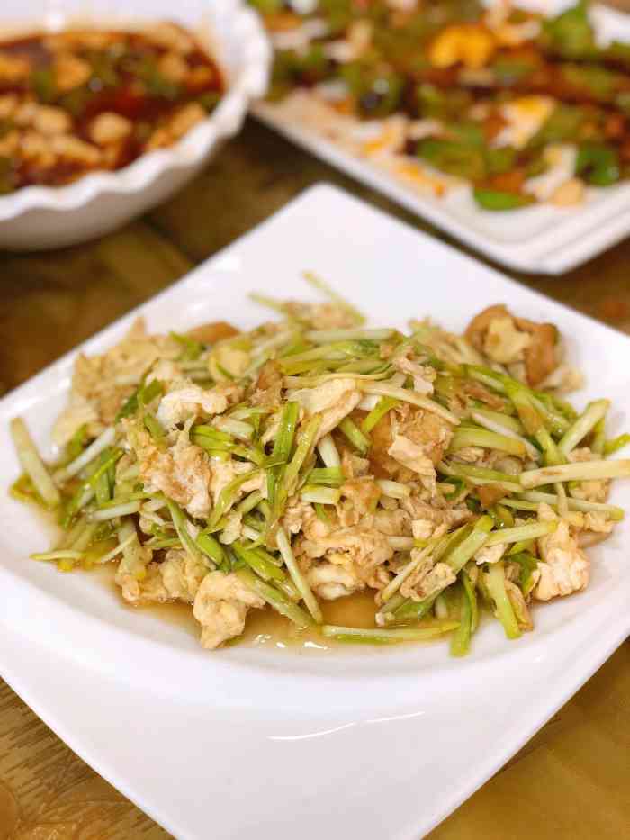 德盛园饭店"算是一家很平价的大连老菜馆 口味真的很.