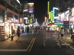 -六合夜市