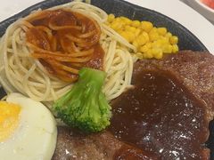 明星菲力牛排-汤姆家的牛排意面披萨(新城市广场店)