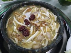 -南渝食府.墨脱石锅松茸鸡