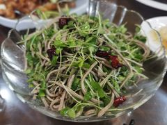 香椿苗拌鲜核桃仁-京天红酒家(虎坊路店)