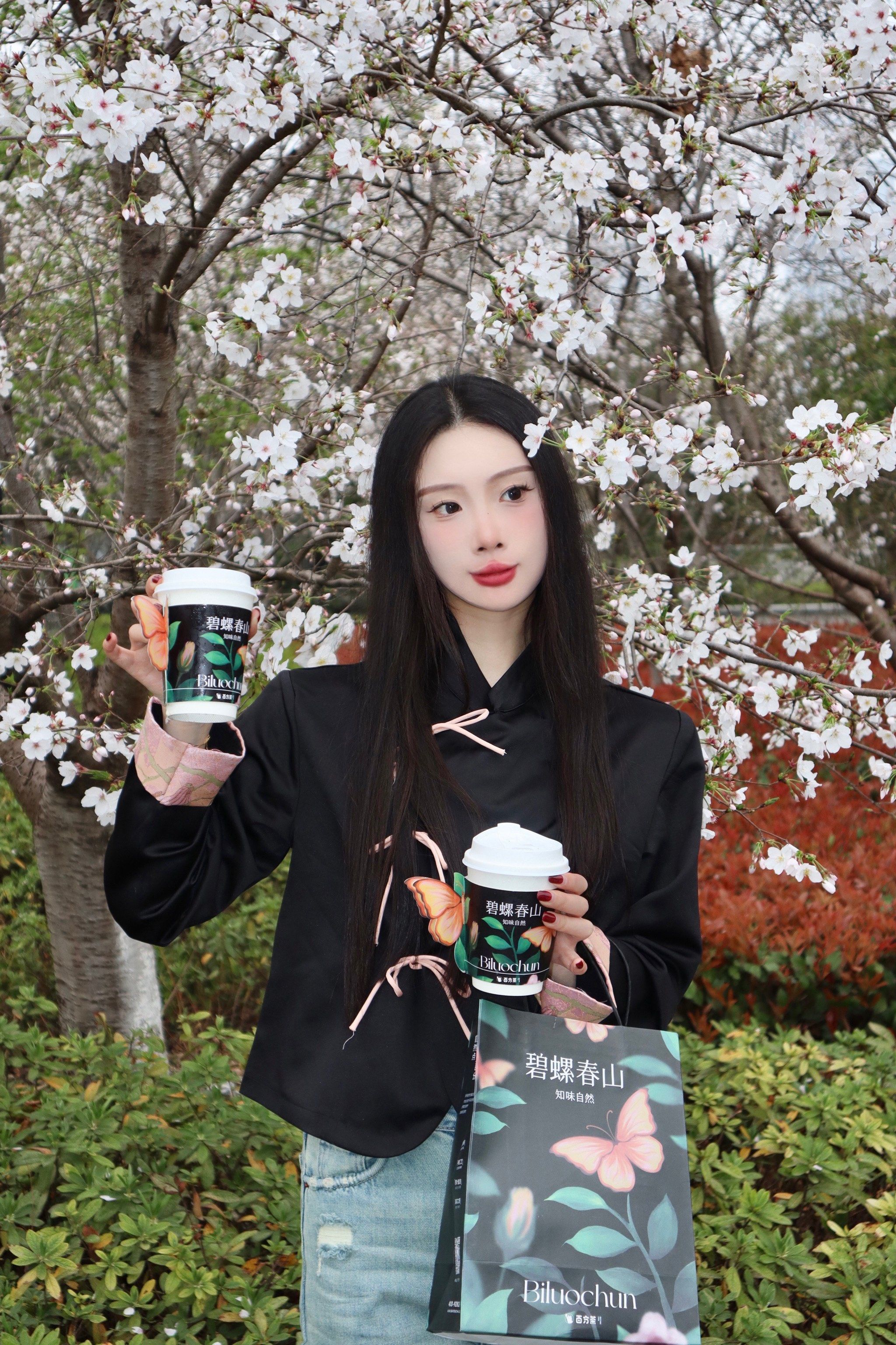 怪懂女生的嘞～喝奶茶还能get美甲!