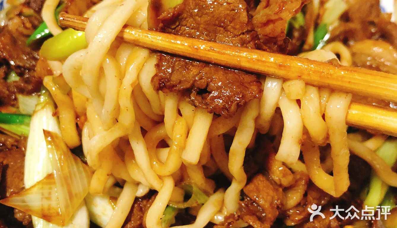 深夜炸弹葱爆羊肉拌面