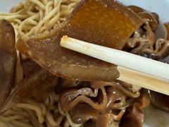 -松树干拌面店
