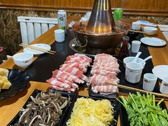 -果松木炭酸菜铜火锅·外婆参鸡汤