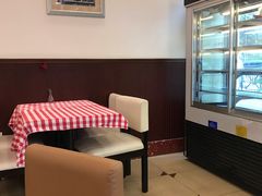 -红宝石·鲜奶小方·海派西点房(南丹店)