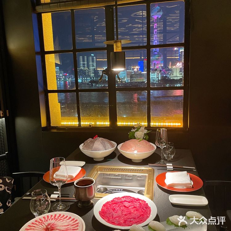 打卡看得见东方明珠的重庆火锅！宴山城！