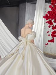 -Lady  Jane高端婚纱礼服馆