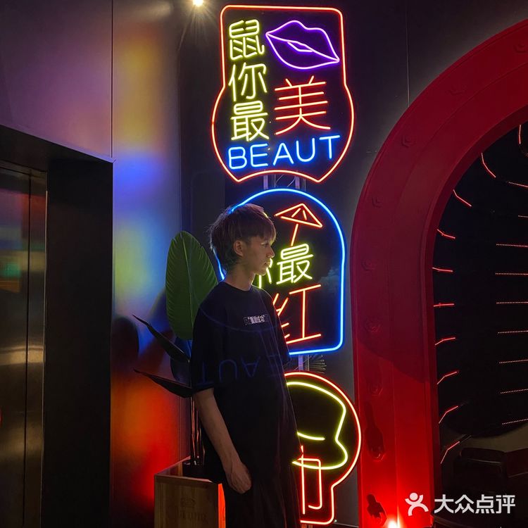 发个以前的探店，一个宝藏酒吧餐厅 服务就有前台小姐姐