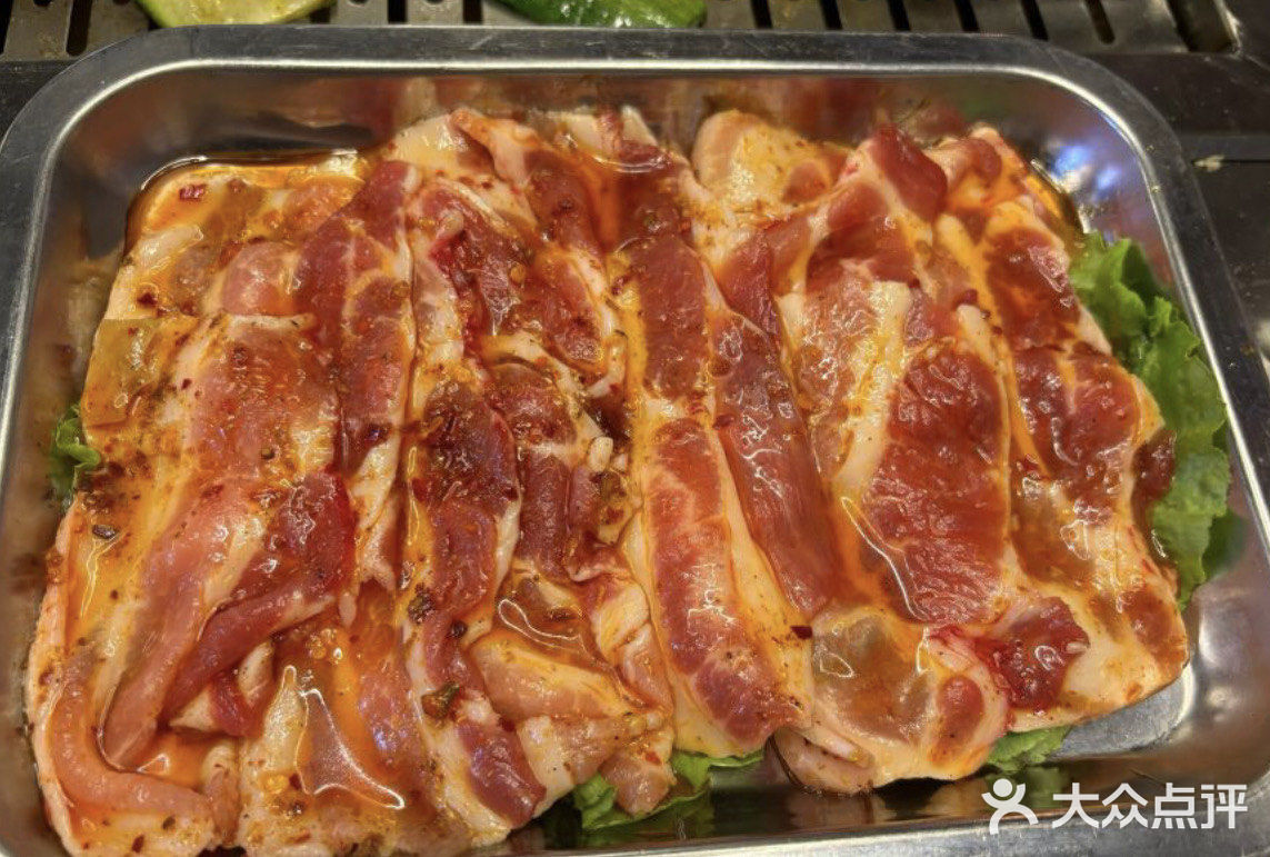 独享美食之旅，小城故事的牛肉烧烤让你夜