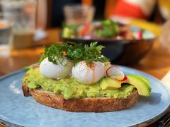 牛油果温泉蛋吐司-O'mills Sourdough Bakery&Bistro(永嘉路店)