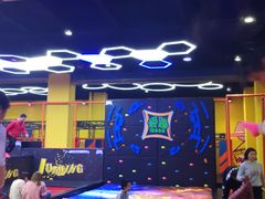 -爱蹦iBOON蹦床运动馆(江汉店)