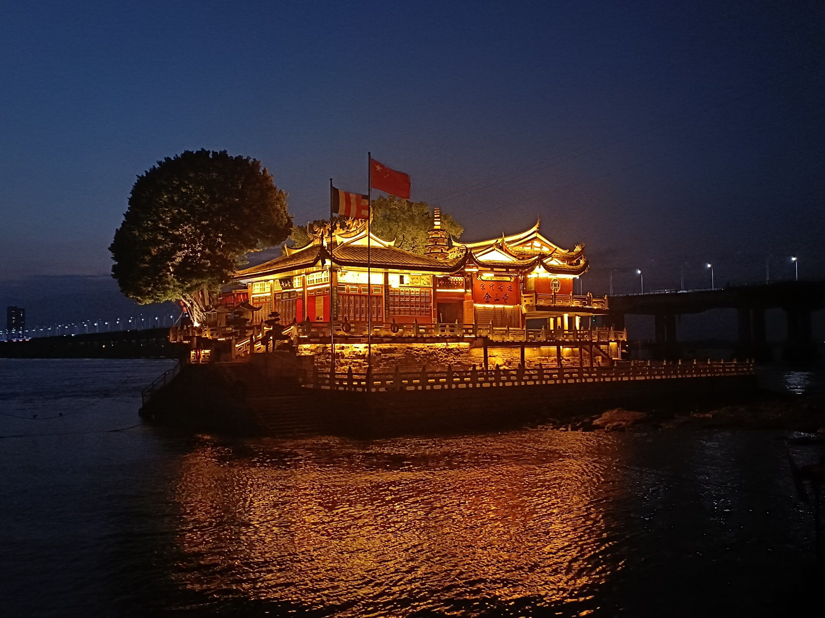 属于金山寺的灯火阑珊