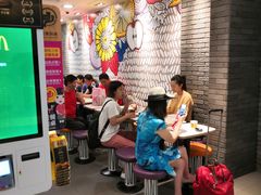 等位区-麦当劳(世纪汇广场店)