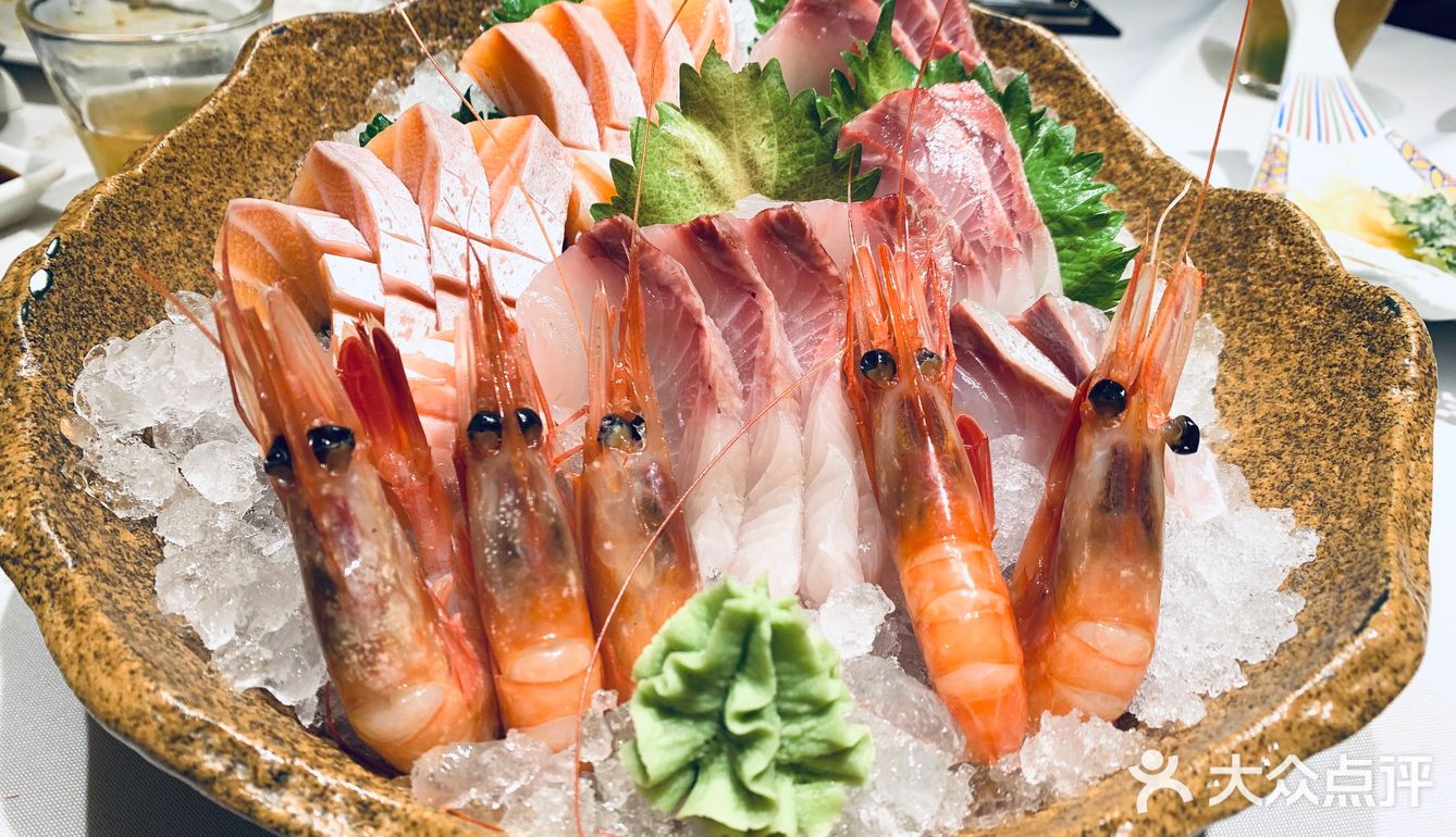 一道菜俘获你的芳心,论好吃还是多佐多国料理的刺身拼盘,蛋黄酱焗大虾