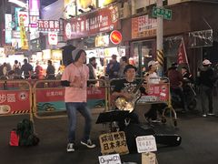 -六合夜市