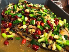 湖南腊鲢鱼-有红鸡毛店·川菜(建设路店)