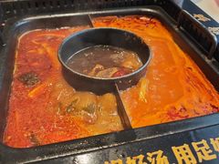 -老牌坊云南鱼豆花火锅(哈西万达店)