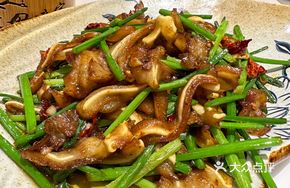 Garlic Heart Stir-fried Pig Ear