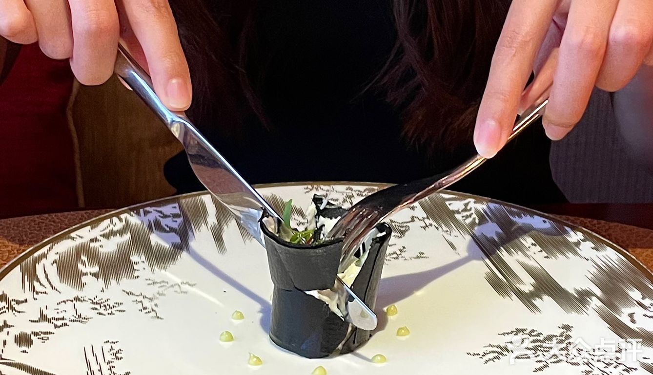 超有氛围感的法式浪漫餐厅 红色富贵花