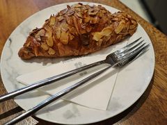 杏仁牛角包-DECAMERON十日谈(卓悦汇店)