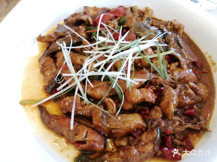 厨师长啤酒鱼(专注啤酒鱼制作20年)啤酒剑骨鱼图片 - 第1张