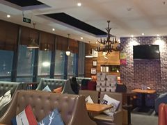 -豪客嘉族·麦尼顿西餐厅(乐福天下店)