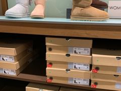 -UGG(燕莎奥特莱斯购物中心店)
