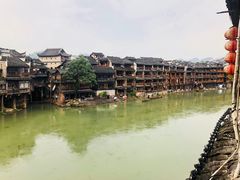 -临江餐馆二楼美食部落