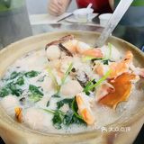 酒立方宵夜档位于常平的繁华地段，交通便利