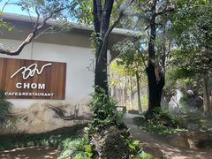 -Chom Cafe and Restaurant