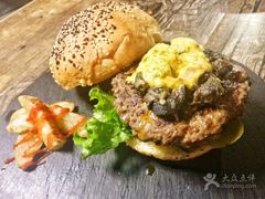 -HIGH FIVE哈福手工汉堡(桂林路店)