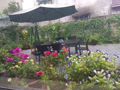 -小草屋轰趴馆别墅派对新场团建家庭聚会