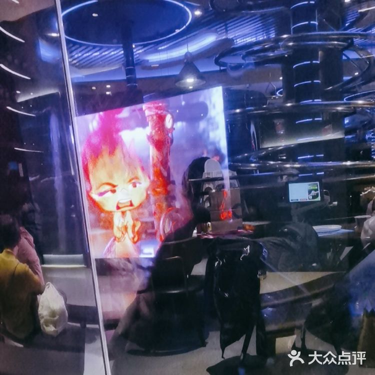 羊排淋上特制的酱料！鲜嫩爽口［色］真的