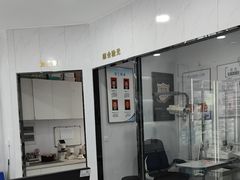 -光明眼镜·蔡司授权(徐泾店)