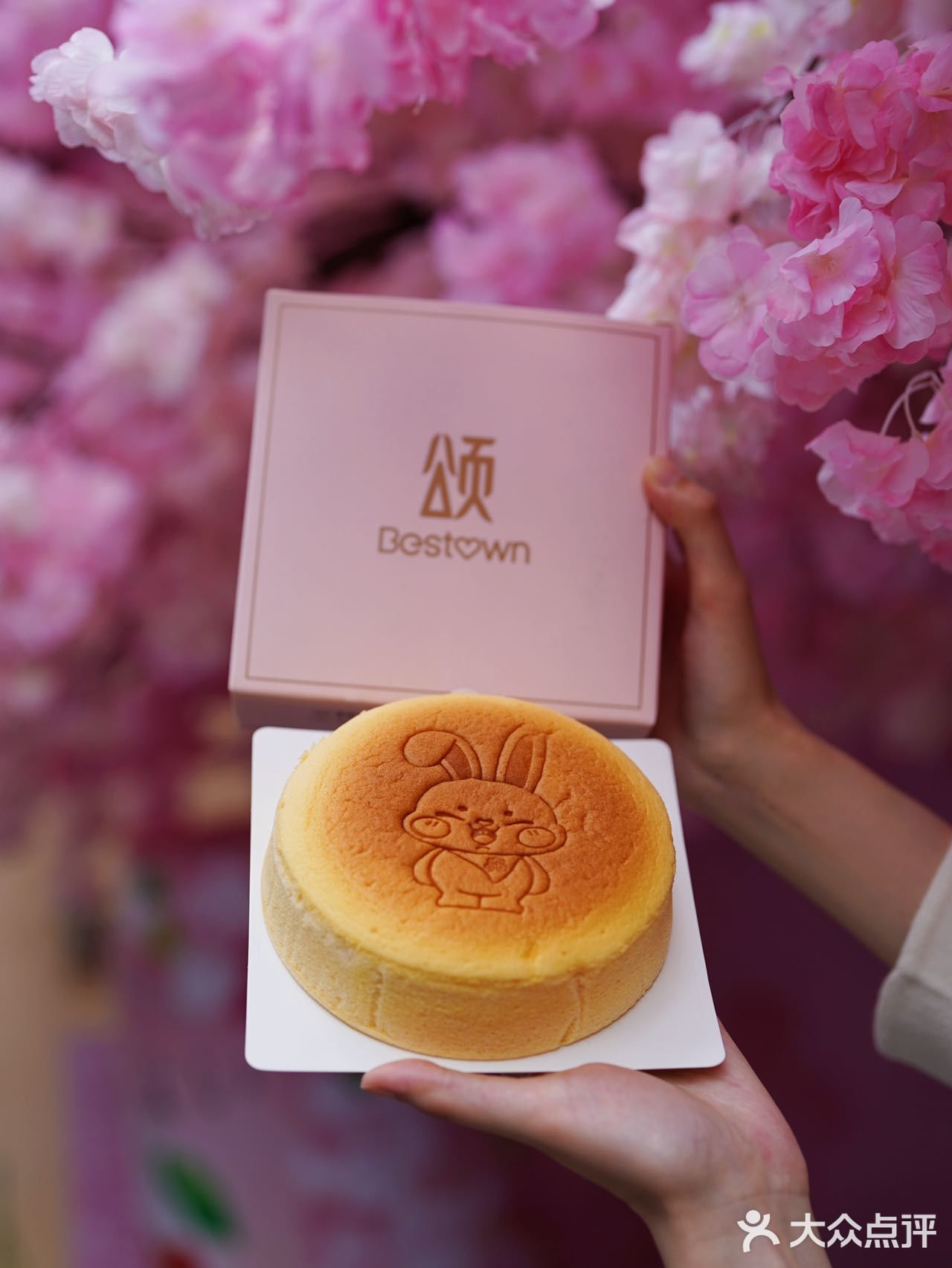 南京路步行街上的网红芝士蛋糕，出炉就卖空！
