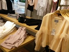 -URBAN REVIVO(高德置地广场·春广场店)