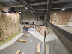 -ROCKPLUS攀岩馆(环宇城店)