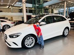 -天津波士信达奔驰4S店(卫津南路店)