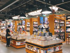 -西西弗书店&矢量咖啡(凯德晶萃广场店)