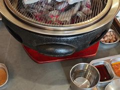 -围炉肉舍•炭烤活鳗•丹东海鲜烤肉(步行街店)