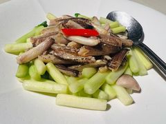 蟹腿肉炒芦笋-成隆行·蟹王府(淮海店)