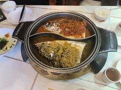 -阿瓦山寨·湘菜现炒·剁椒鱼头王(咸阳总店)