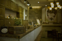 分店-衡山店ADD：衡山路235号2楼-God Hands发型设计复古会所